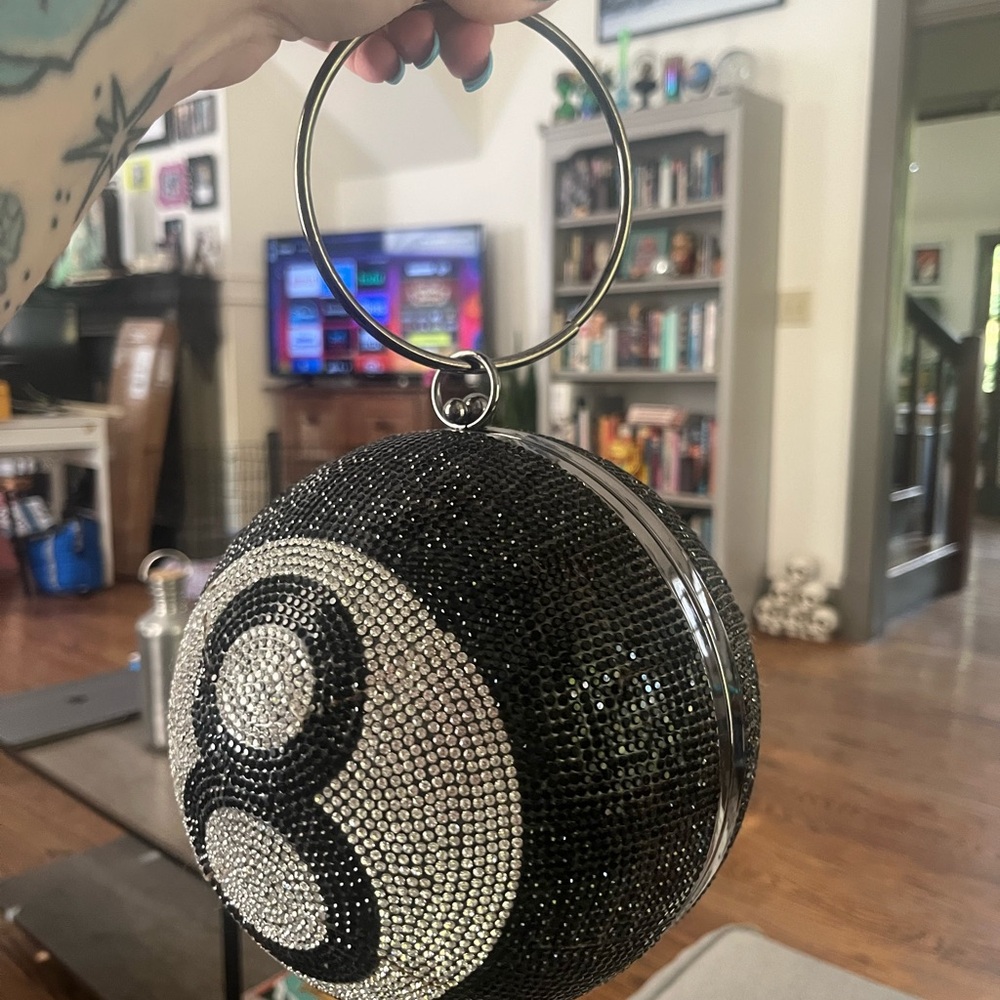 Black and Silver 8 Ball Clutch - Picture 3 of 4